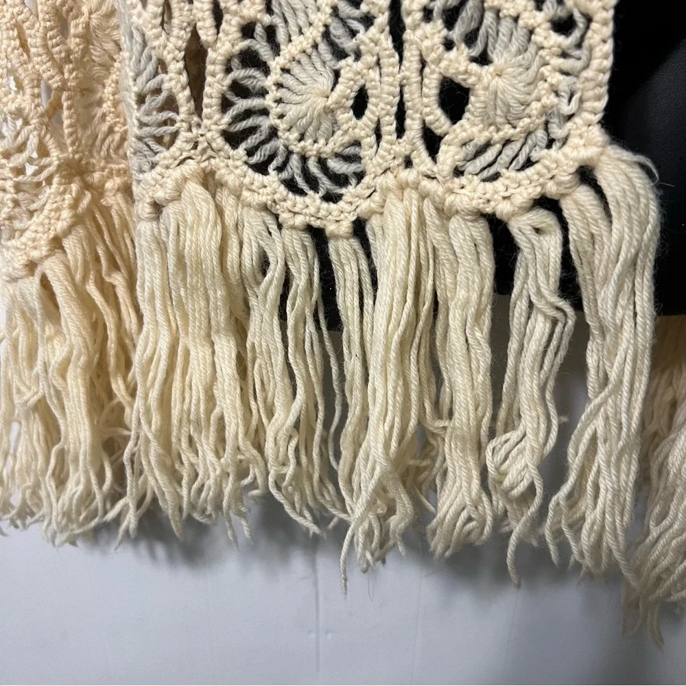 Vintage 80’s Grannnycore Cottagecore Boho Cozy Cream Crochet Knit Blanket Scarf
